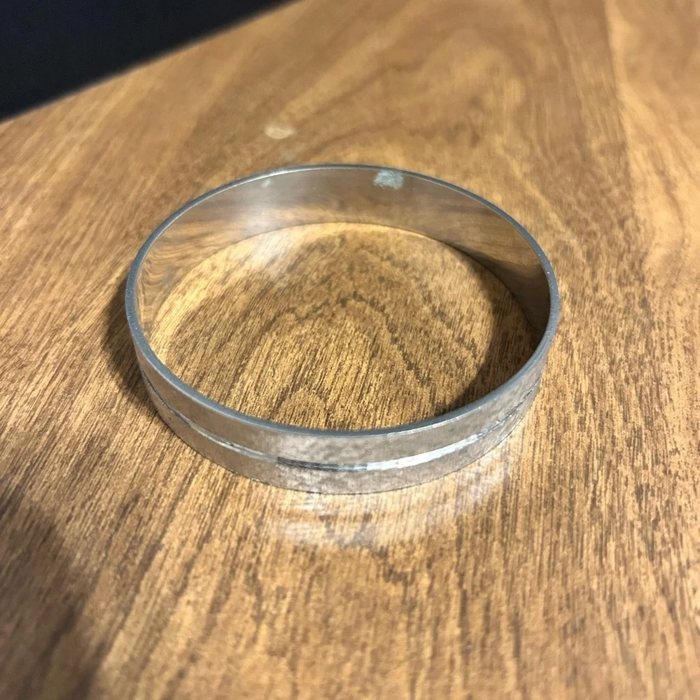 Simple Silver Tone Bangle Bracelet‎